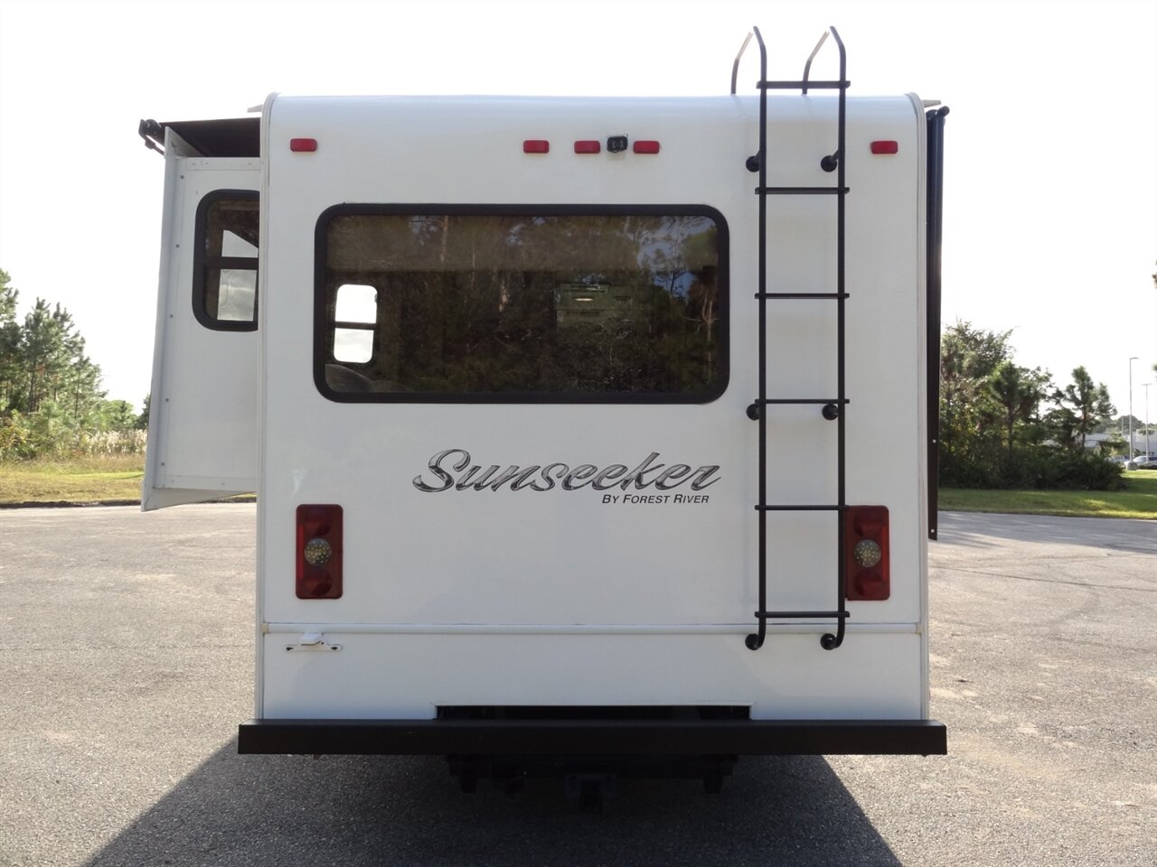 2016 Forest River Sunseeker 2860DS - Photo 16 - Deland, FL 32720