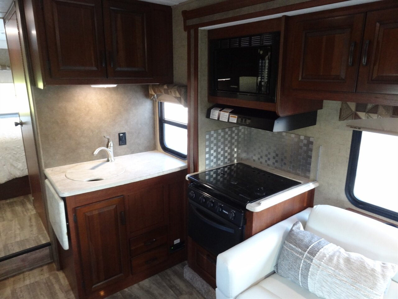 2016 Forest River Sunseeker 2860DS - Photo 58 - Deland, FL 32720