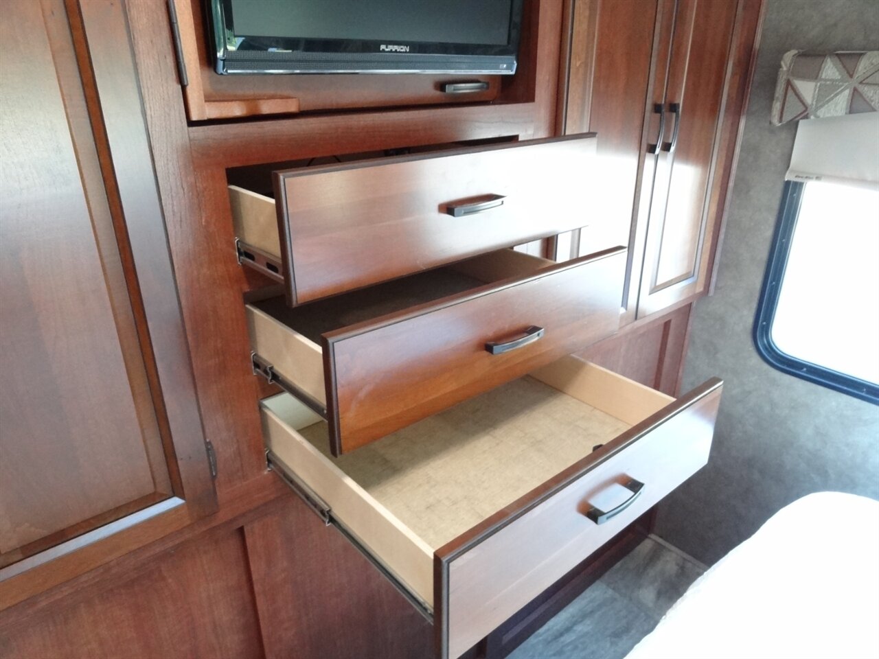 2016 Forest River Sunseeker 2860DS - Photo 77 - Deland, FL 32720