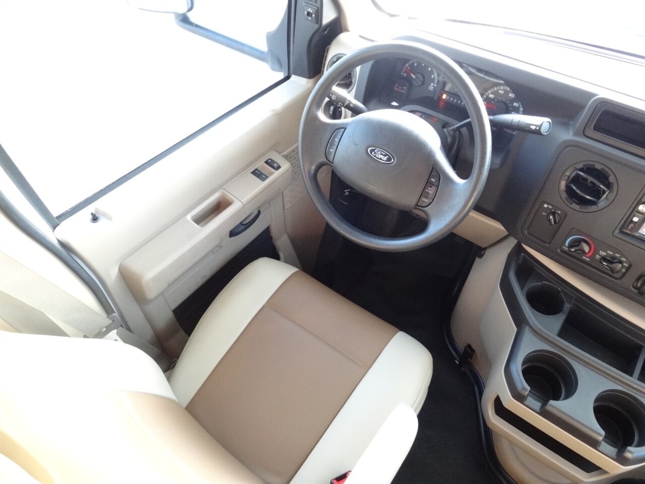 2016 Forest River Sunseeker 2860DS - Photo 50 - Deland, FL 32720