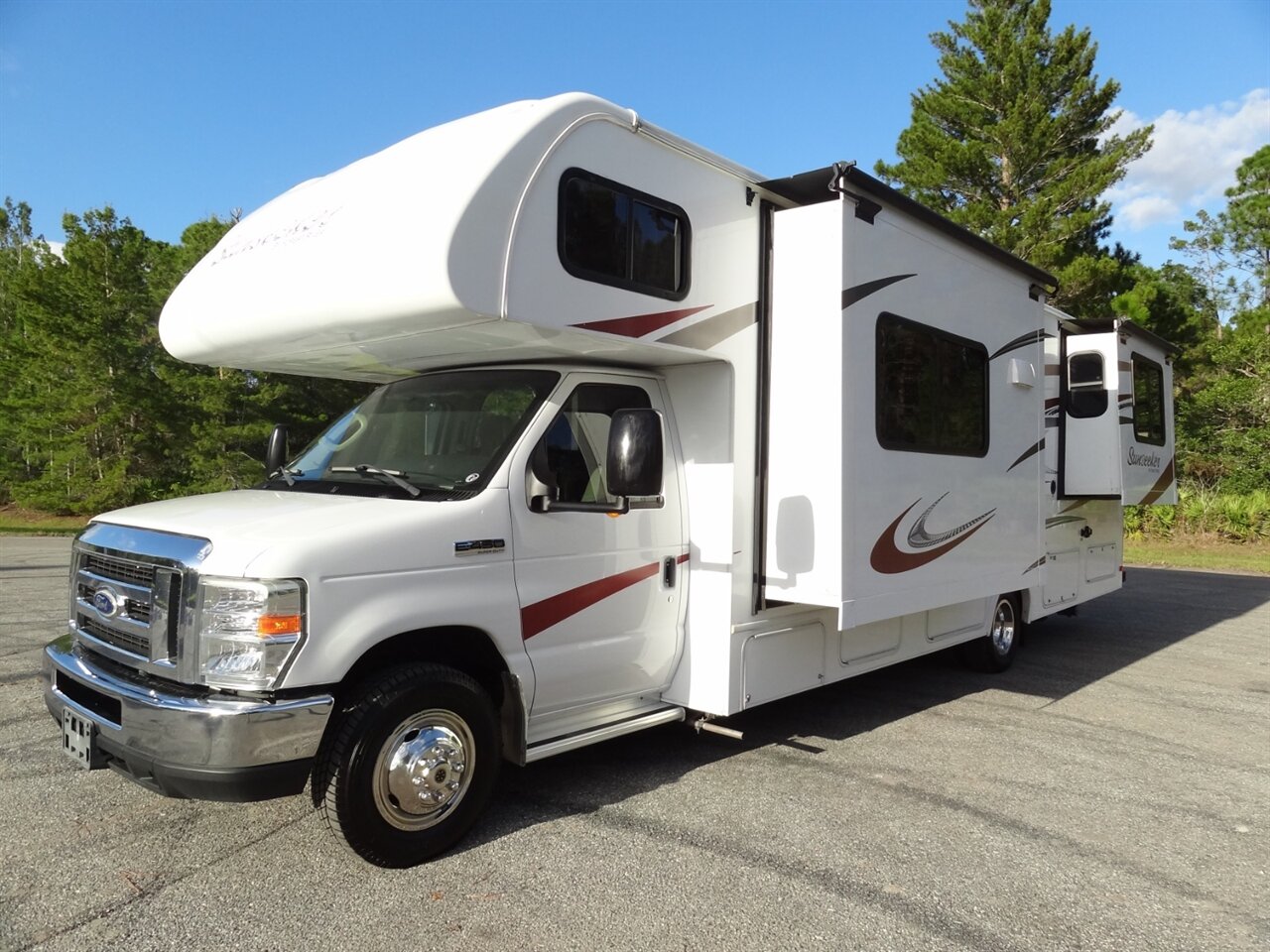 2016 Forest River Sunseeker 2860DS   - Photo 1 - Deland, FL 32720