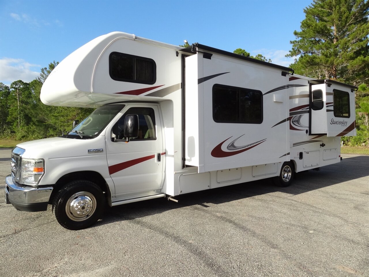 2016 Forest River Sunseeker 2860DS - Photo 2 - Deland, FL 32720