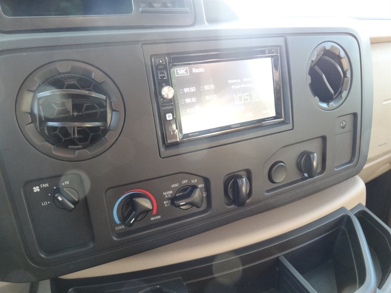 2016 Forest River Sunseeker 2860DS - Photo 48 - Deland, FL 32720