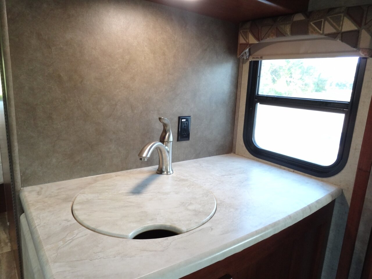 2016 Forest River Sunseeker 2860DS - Photo 62 - Deland, FL 32720