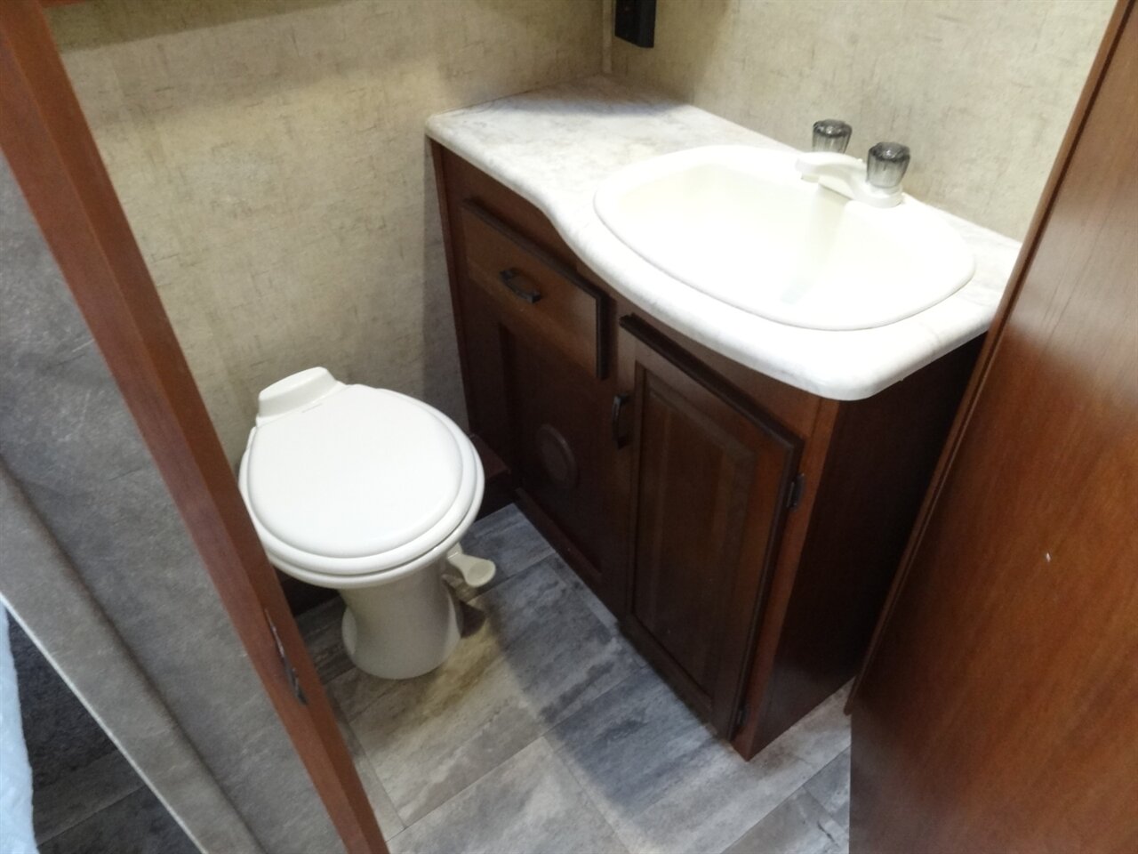 2016 Forest River Sunseeker 2860DS - Photo 70 - Deland, FL 32720