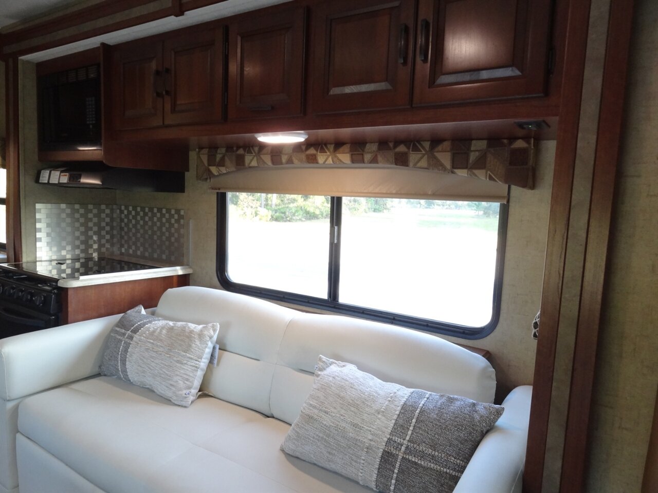 2016 Forest River Sunseeker 2860DS - Photo 54 - Deland, FL 32720