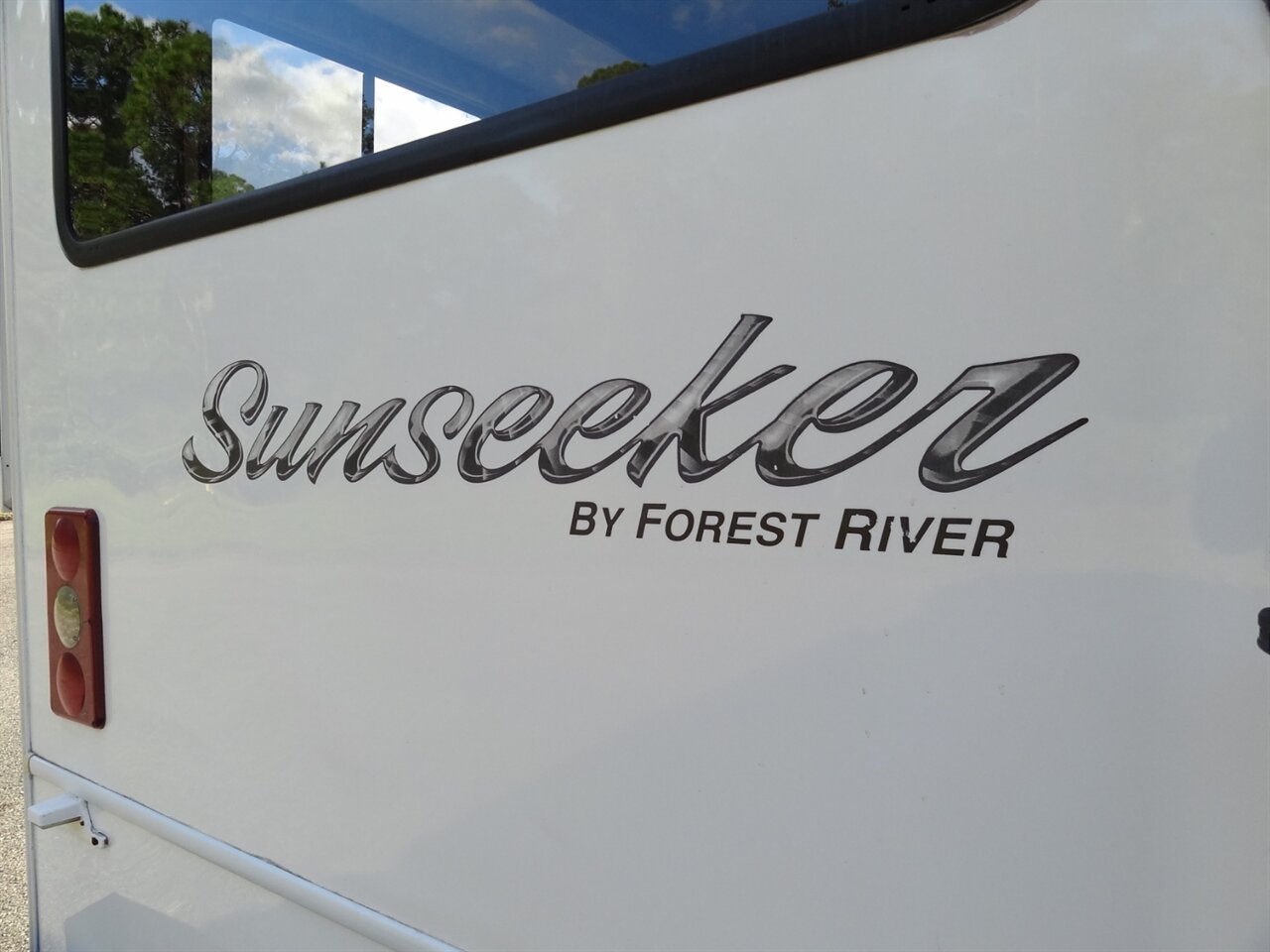 2016 Forest River Sunseeker 2860DS - Photo 43 - Deland, FL 32720