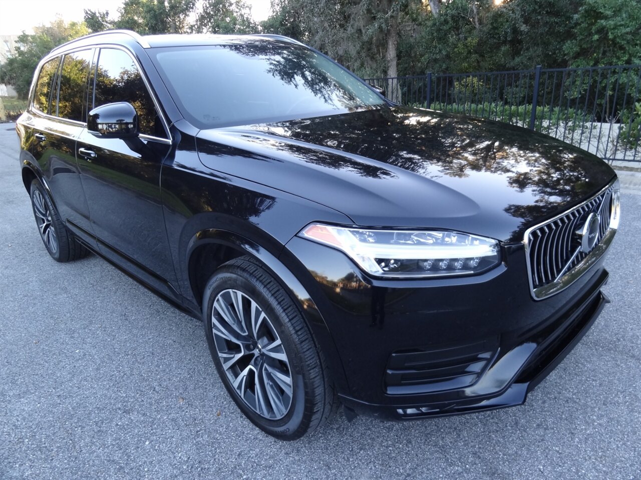 2020 Volvo XC90 T5 Momentum  Premium - Photo 1 - Deland, FL 32720