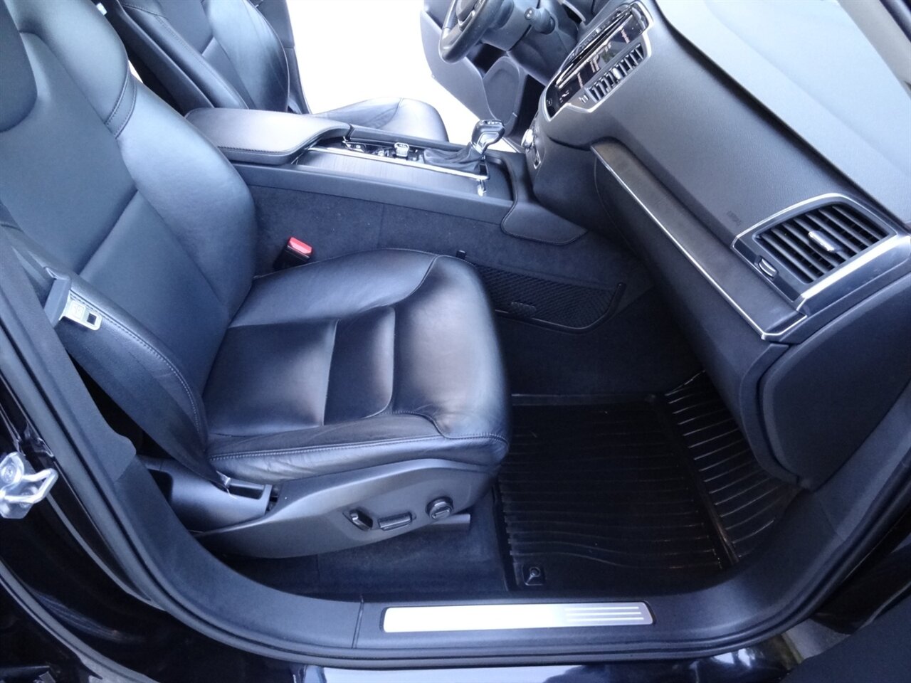 2020 Volvo XC90 T5 Momentum  Premium - Photo 41 - Deland, FL 32720