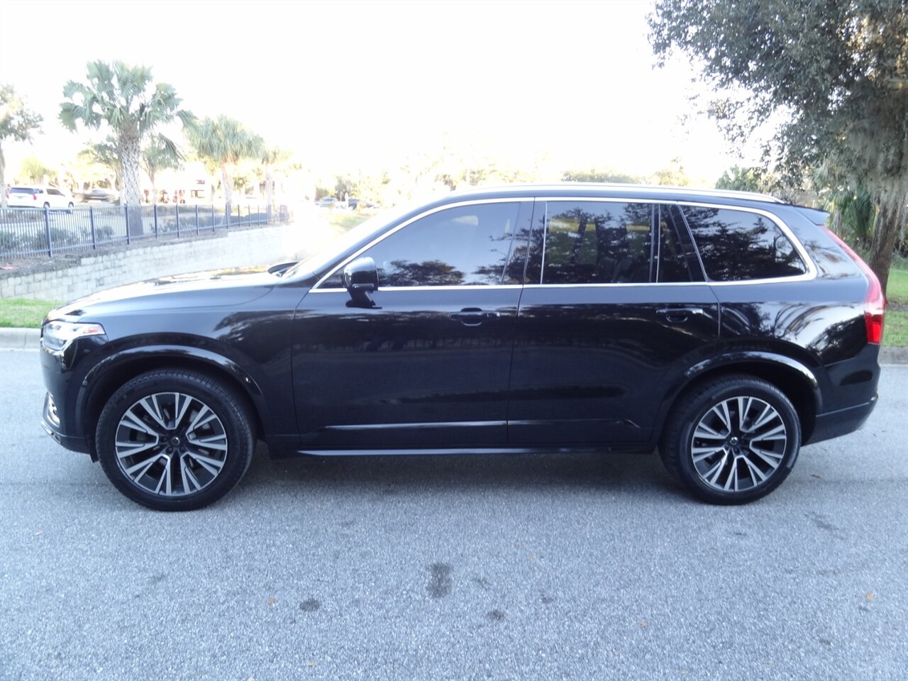 2020 Volvo XC90 T5 Momentum  Premium - Photo 16 - Deland, FL 32720