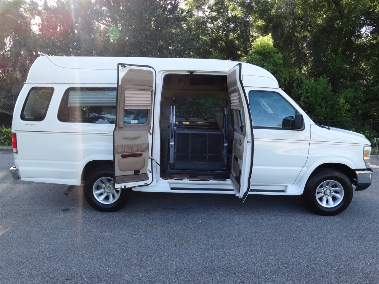 2014 Ford Primetime speciality premium conversion  VMI Handicap van - Photo 16 - Deland, FL 32720