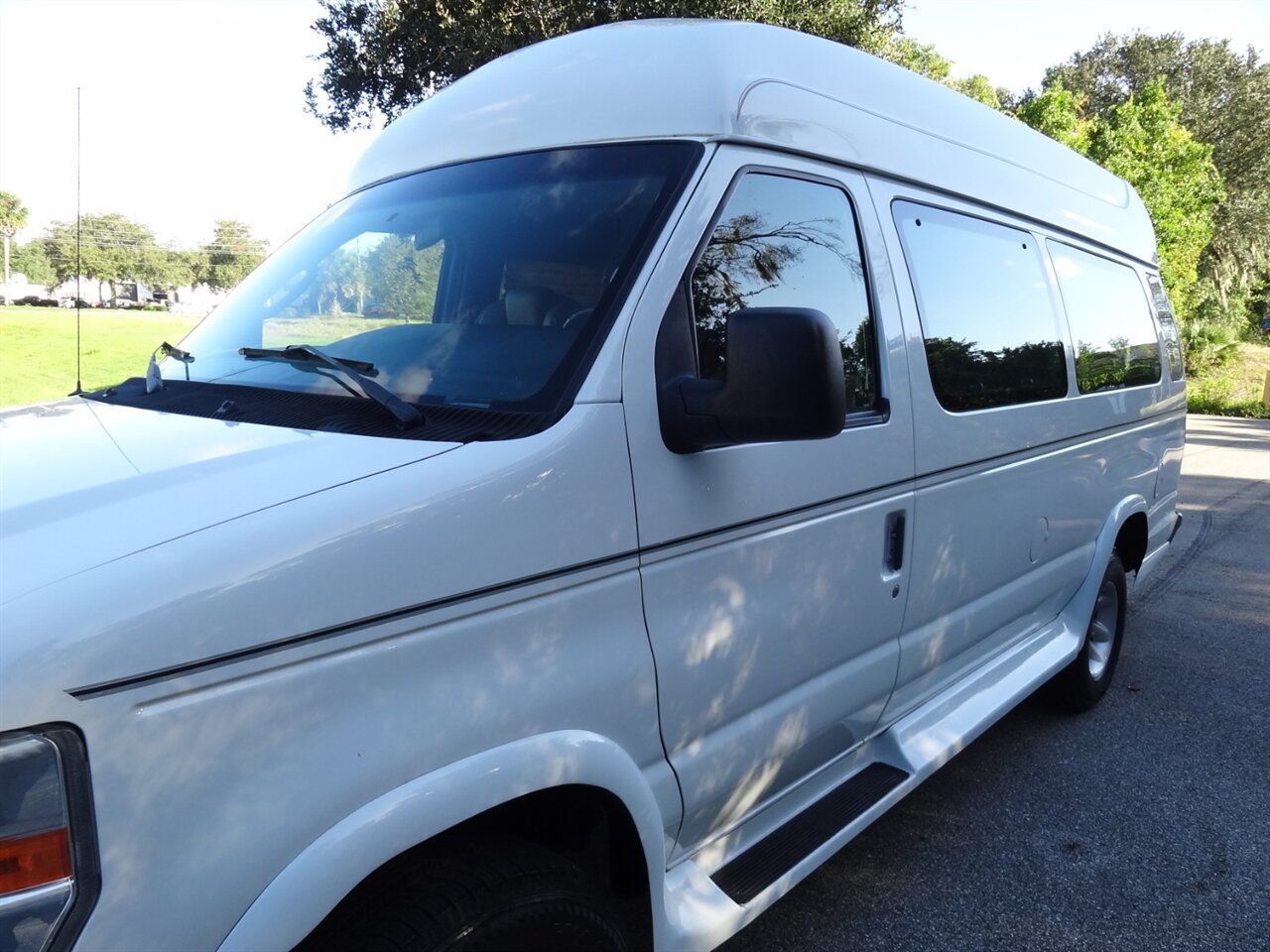 2014 Ford Primetime speciality premium conversion  VMI Handicap van - Photo 9 - Deland, FL 32720