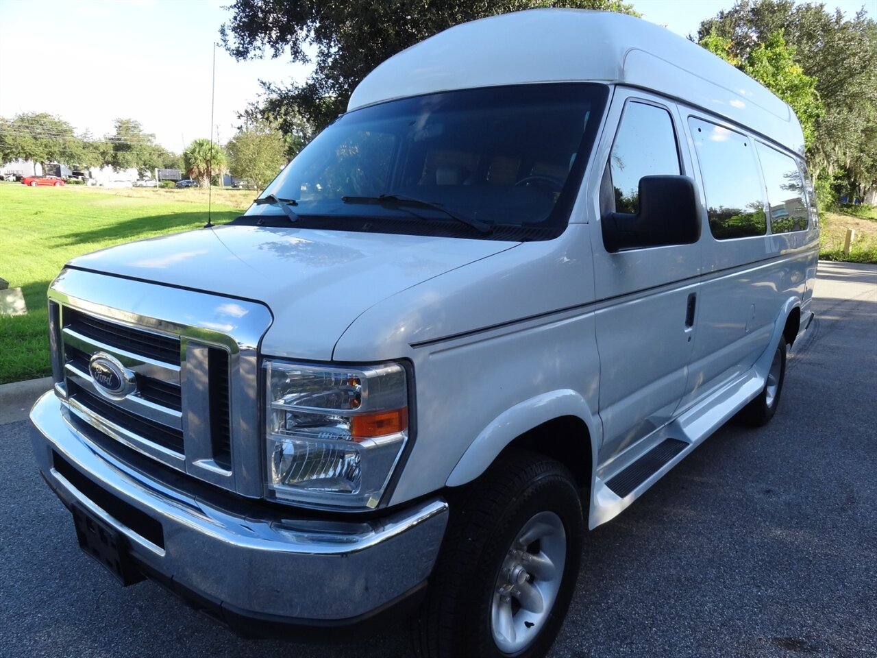 2014 Ford Primetime speciality premium conversion  VMI Handicap van - Photo 2 - Deland, FL 32720