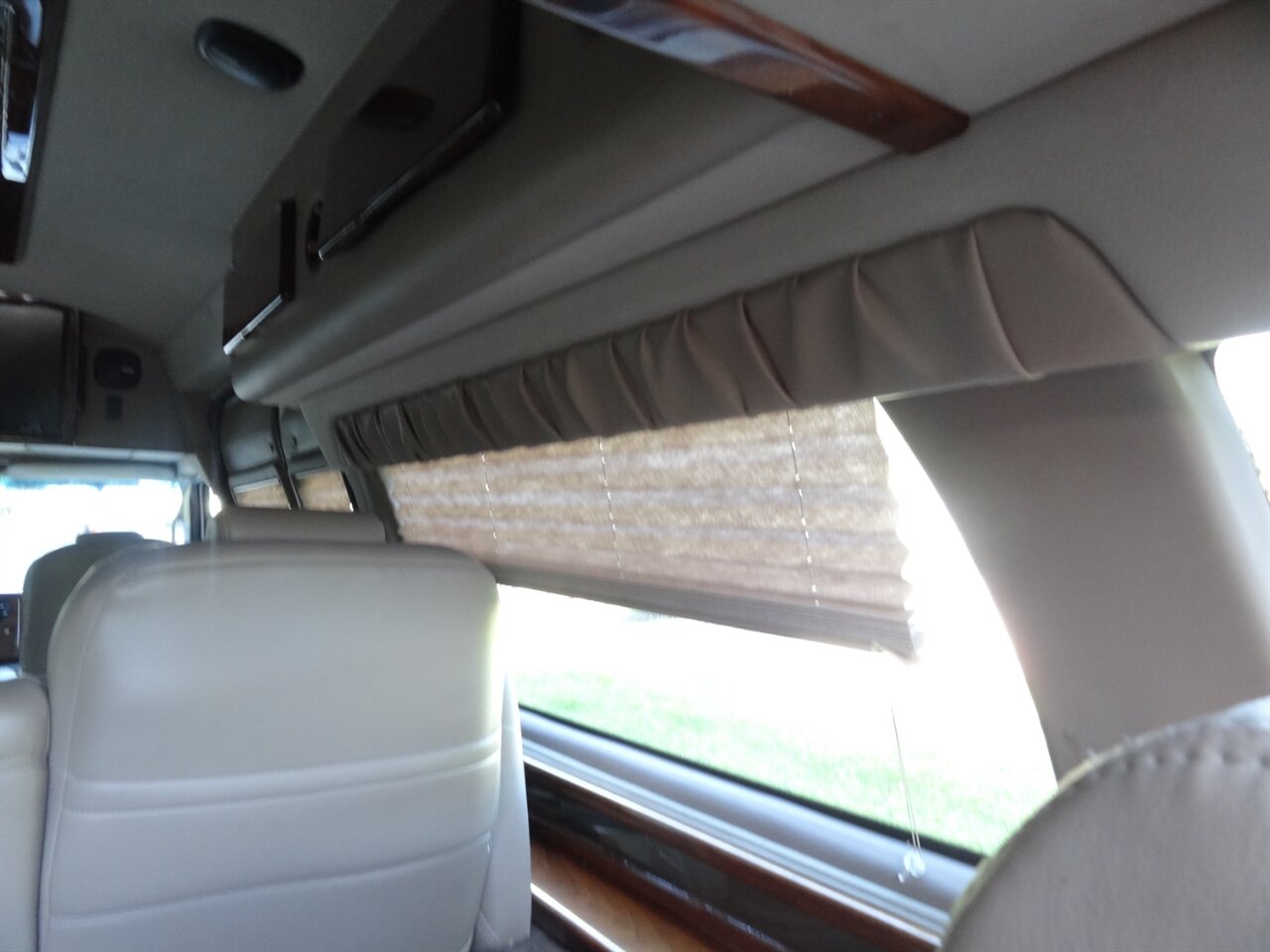 2014 Ford Primetime speciality premium conversion  VMI Handicap van - Photo 36 - Deland, FL 32720