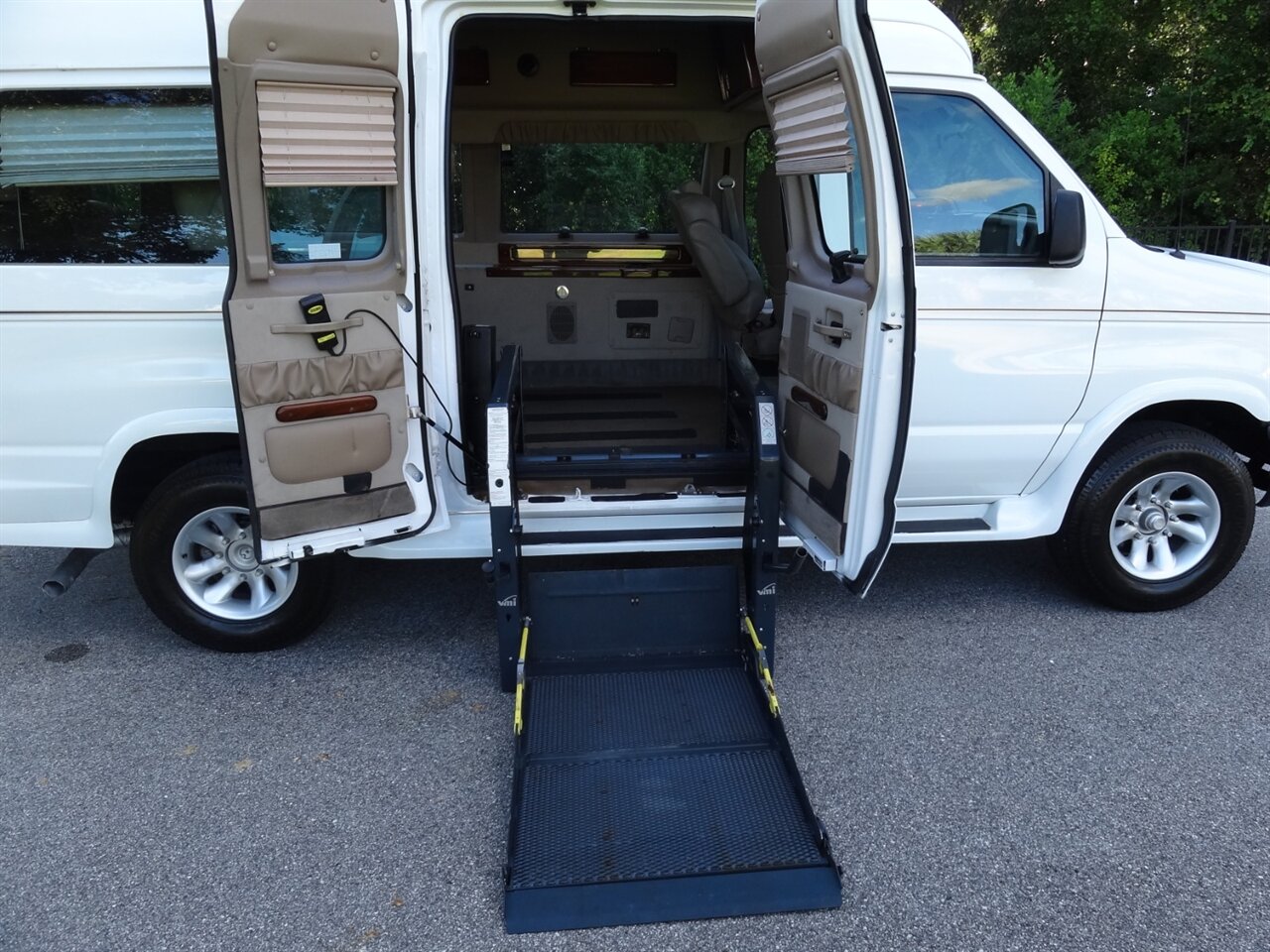 2014 Ford Primetime speciality premium conversion  VMI Handicap van - Photo 19 - Deland, FL 32720