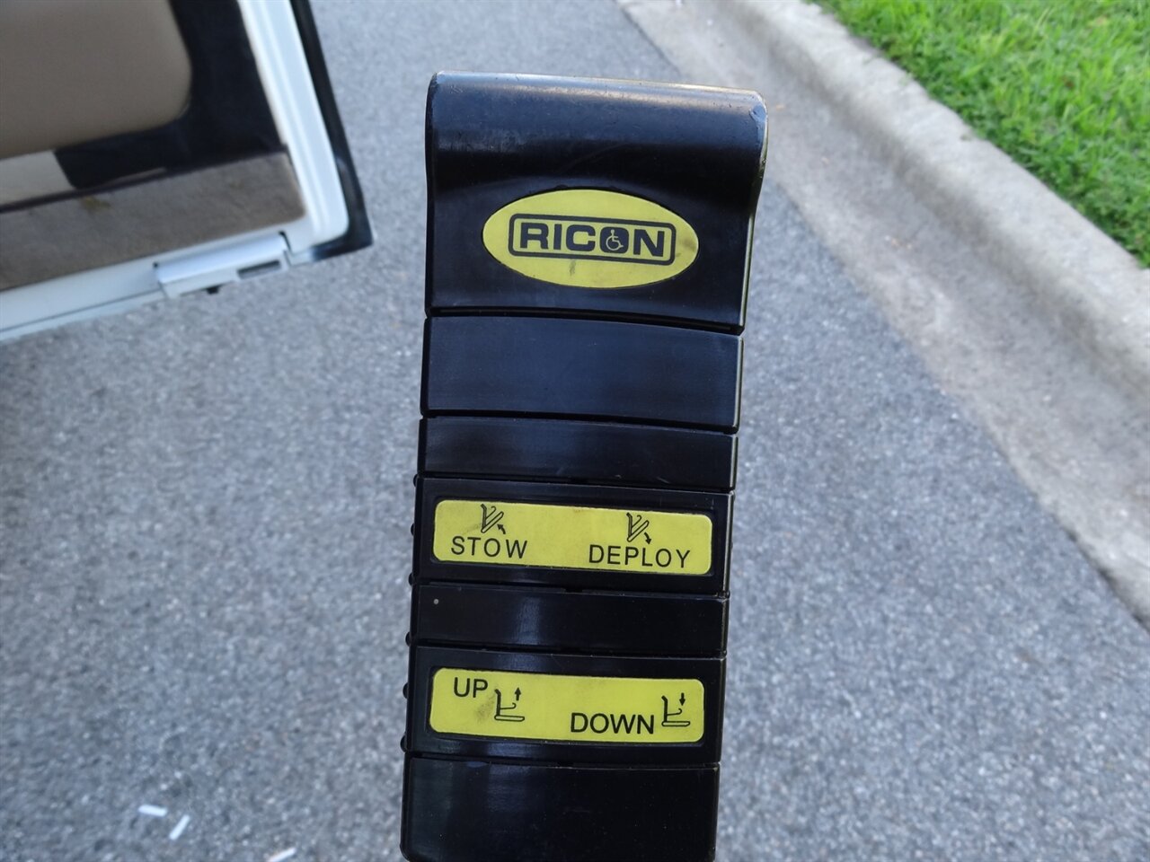 2014 Ford Primetime speciality premium conversion  VMI Handicap van - Photo 22 - Deland, FL 32720