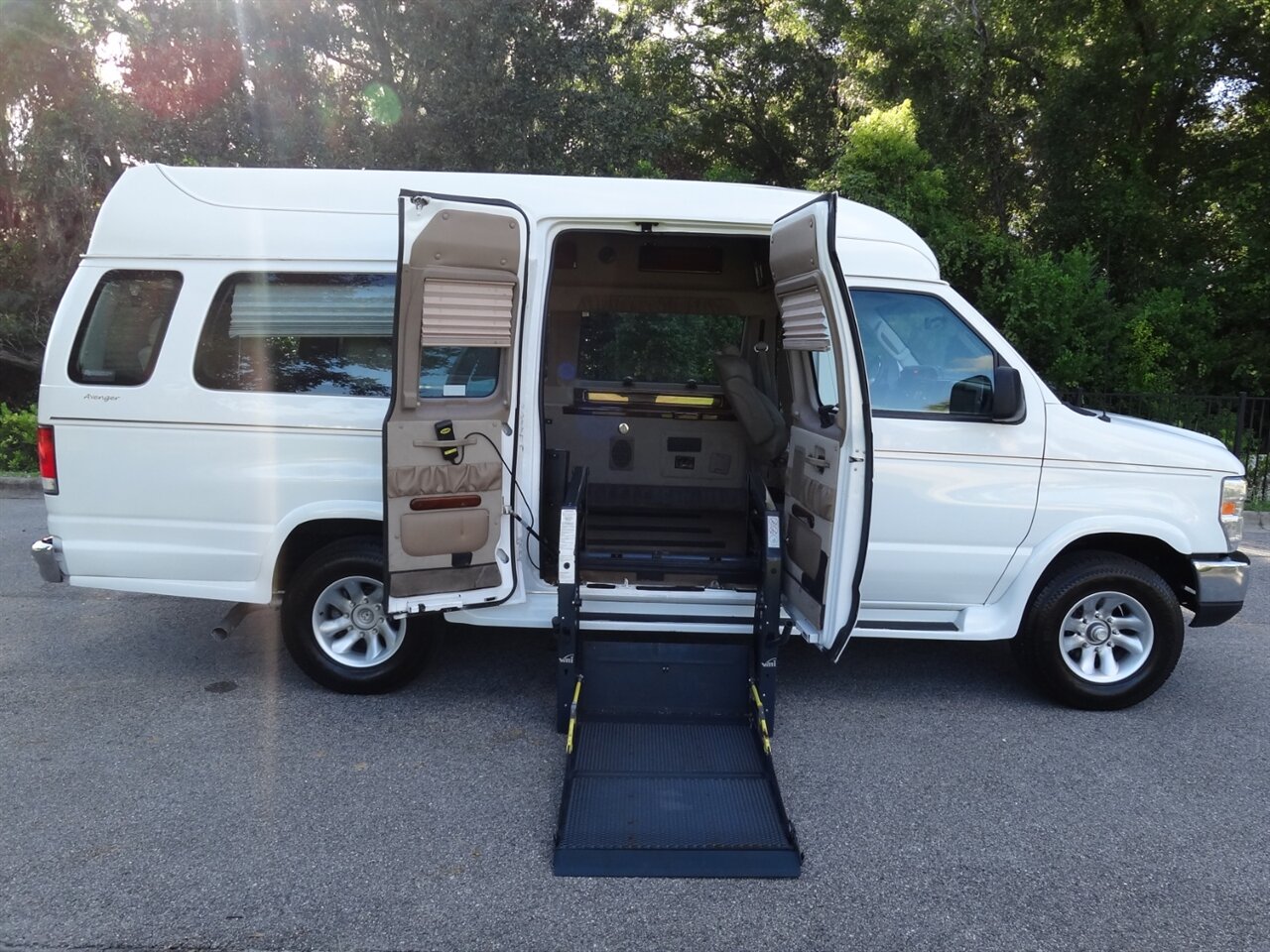 2014 Ford Primetime speciality premium conversion  VMI Handicap van - Photo 18 - Deland, FL 32720