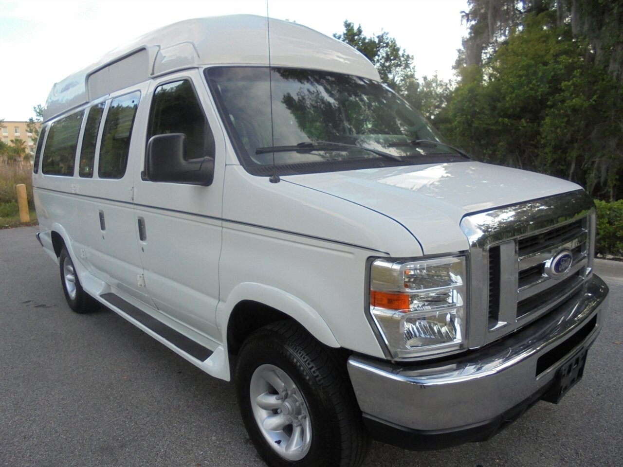 2014 Ford Primetime speciality premium conversion  VMI Handicap van - Photo 1 - Deland, FL 32720