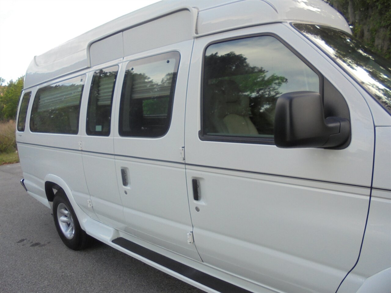 2014 Ford Primetime speciality premium conversion  VMI Handicap van - Photo 10 - Deland, FL 32720