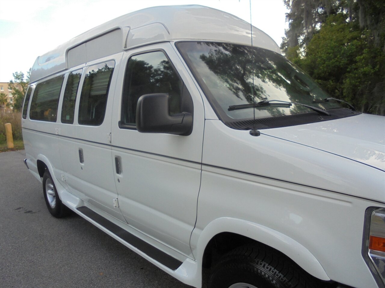 2014 Ford Primetime speciality premium conversion  VMI Handicap van - Photo 8 - Deland, FL 32720