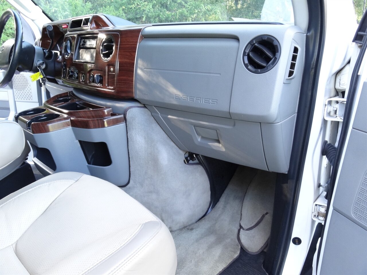 2014 Ford Primetime speciality premium conversion  VMI Handicap van - Photo 41 - Deland, FL 32720