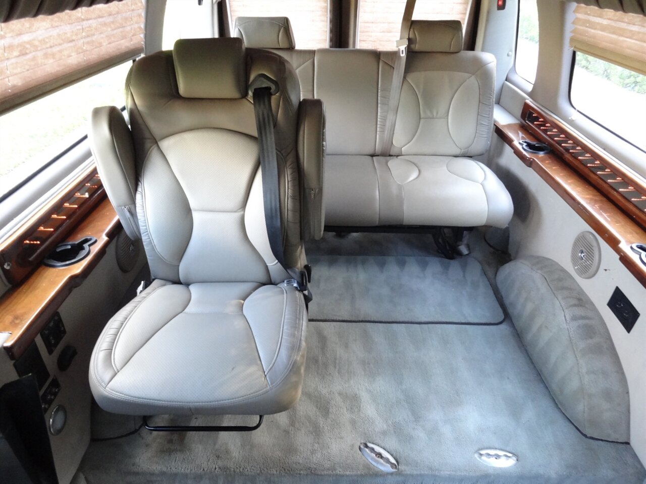 2014 Ford Primetime speciality premium conversion  VMI Handicap van - Photo 44 - Deland, FL 32720