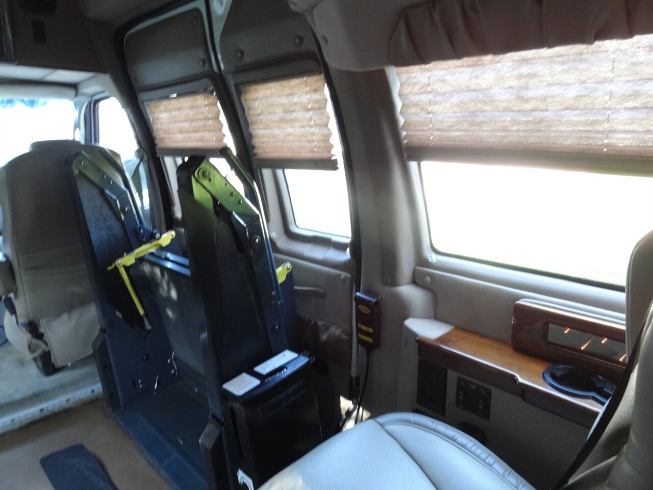 2014 Ford Primetime speciality premium conversion  VMI Handicap van - Photo 51 - Deland, FL 32720