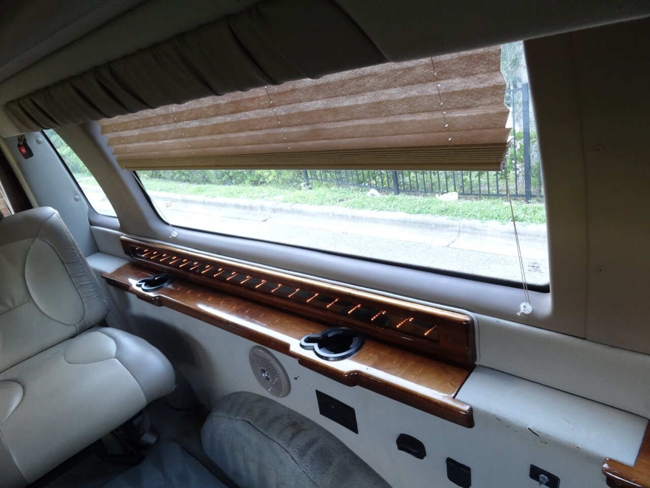 2014 Ford Primetime speciality premium conversion  VMI Handicap van - Photo 46 - Deland, FL 32720