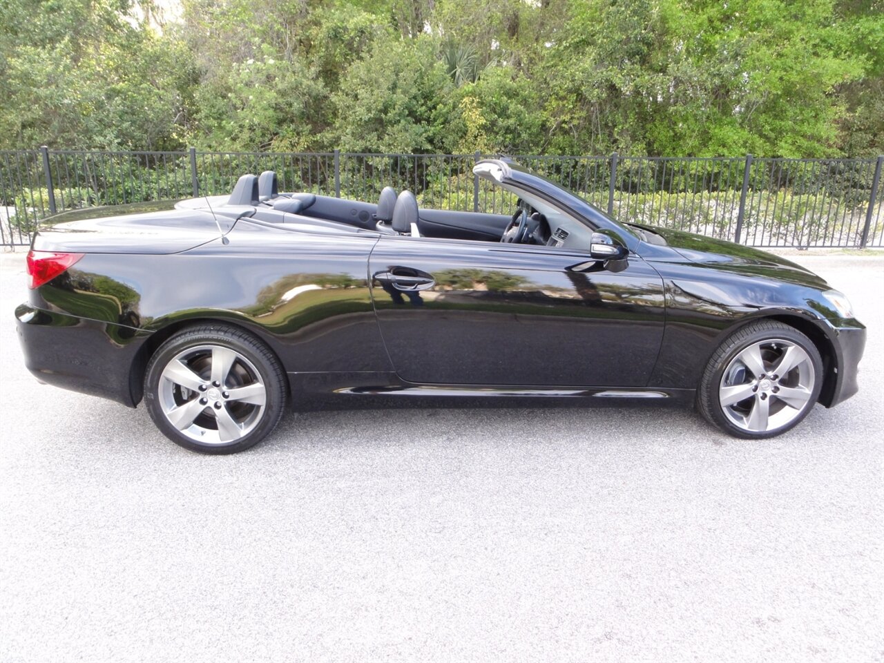 2010 Lexus IS 350C Ultra premium convertible   - Photo 19 - Deland, FL 32720