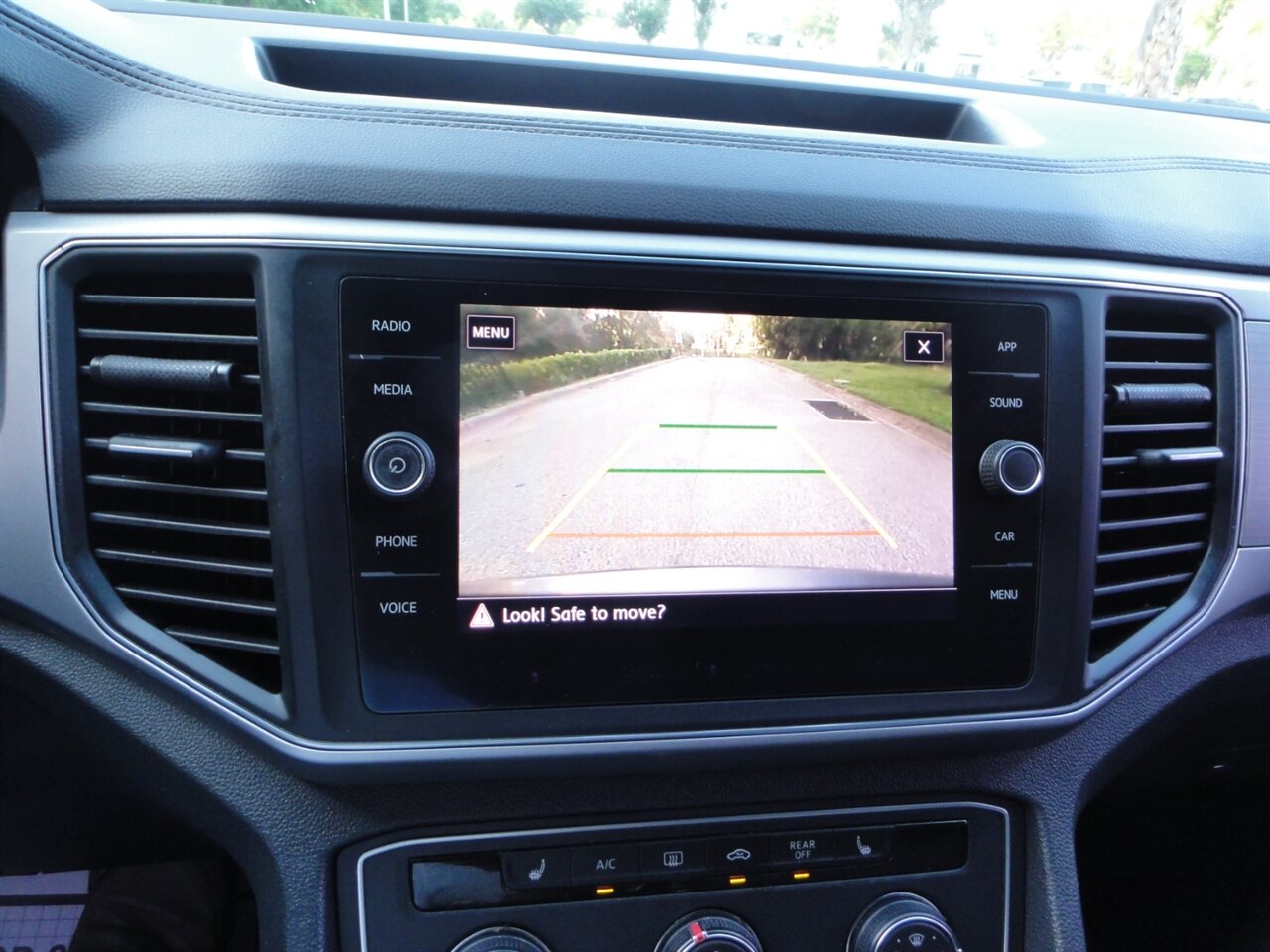 2018 Volkswagen Atlas V6 SE  Premium - Photo 49 - Deland, FL 32720