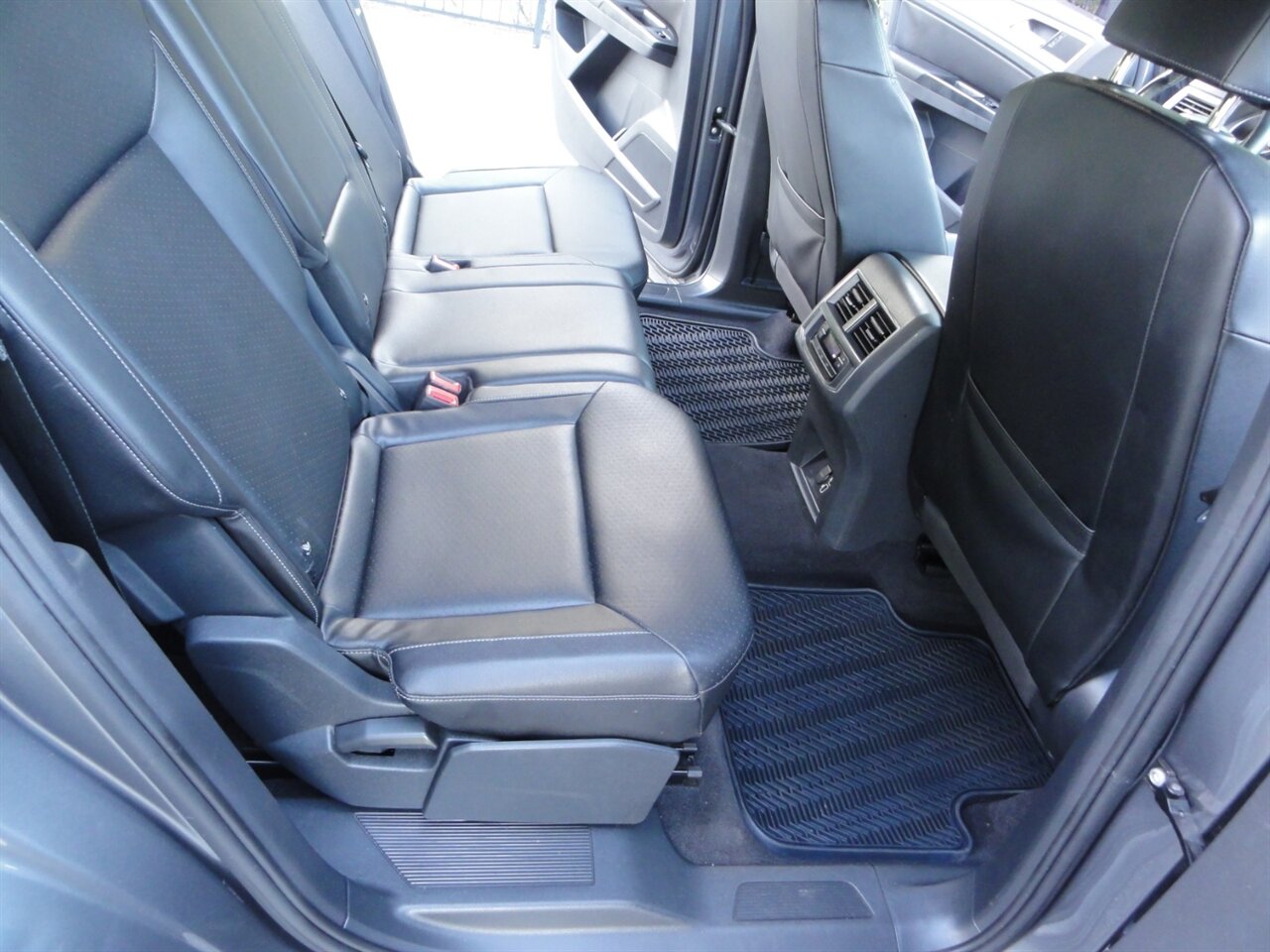 2018 Volkswagen Atlas V6 SE  Premium - Photo 38 - Deland, FL 32720