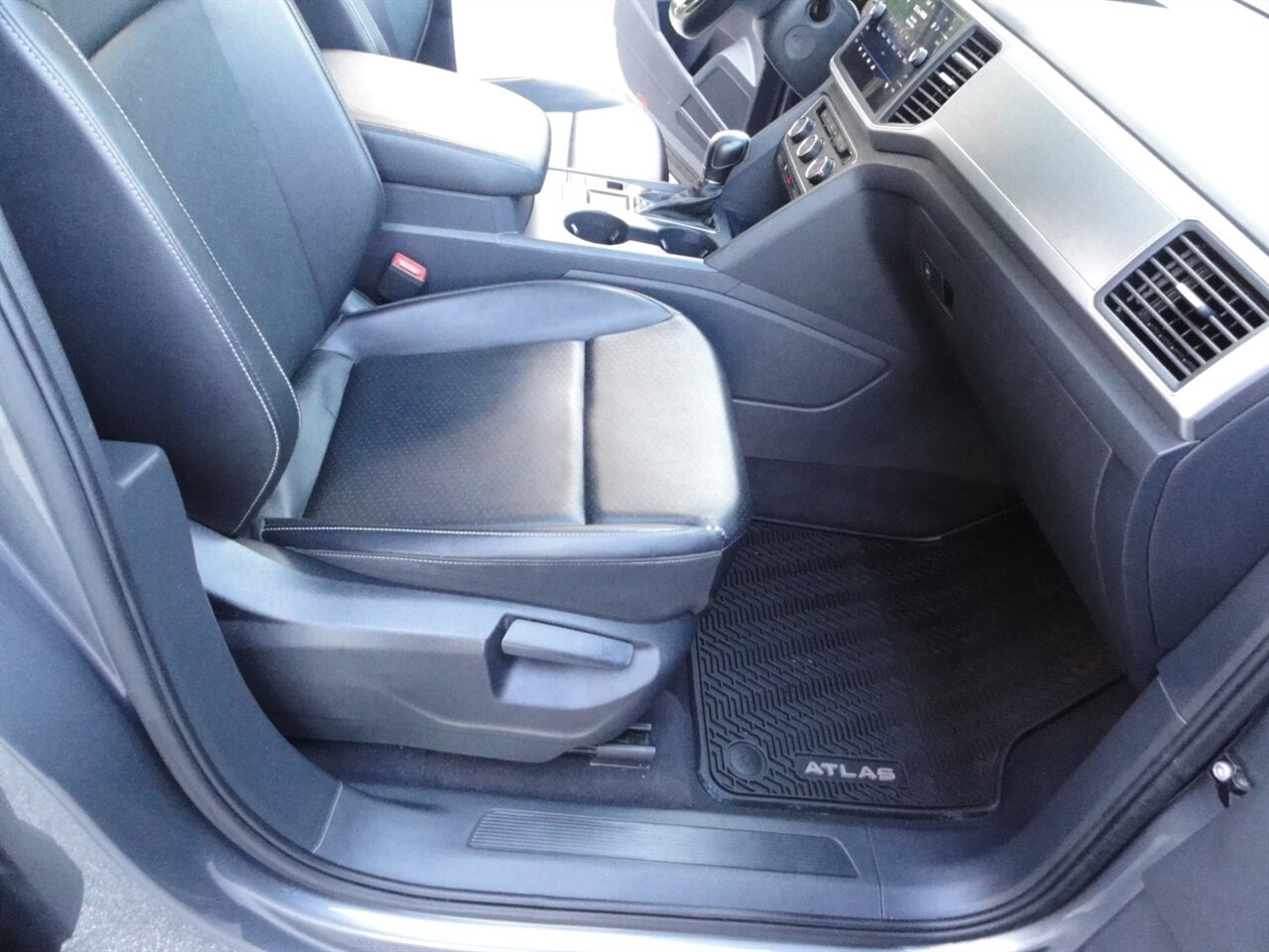 2018 Volkswagen Atlas V6 SE  Premium - Photo 41 - Deland, FL 32720