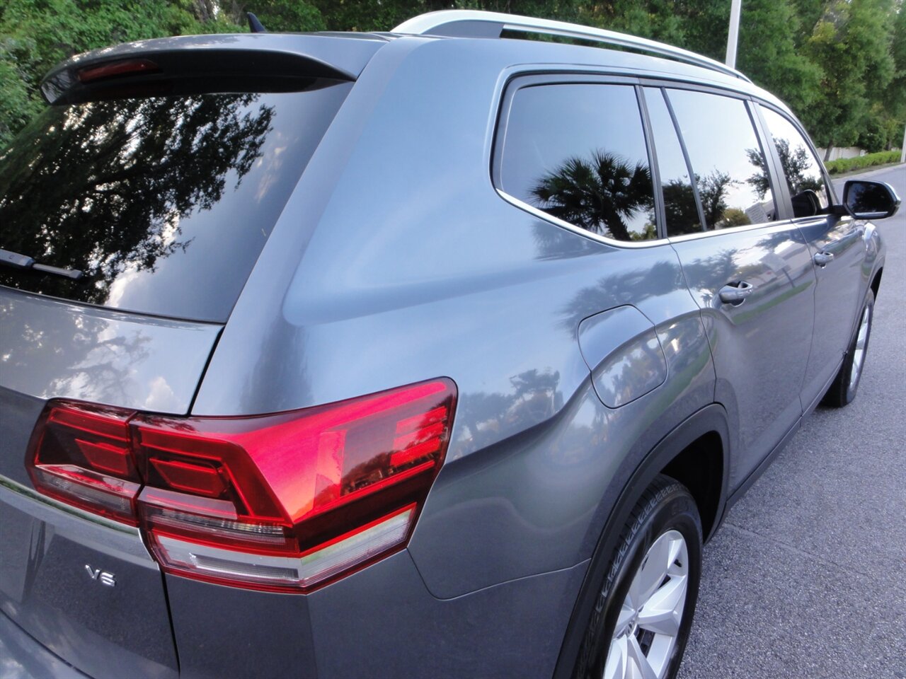 2018 Volkswagen Atlas V6 SE  Premium - Photo 13 - Deland, FL 32720