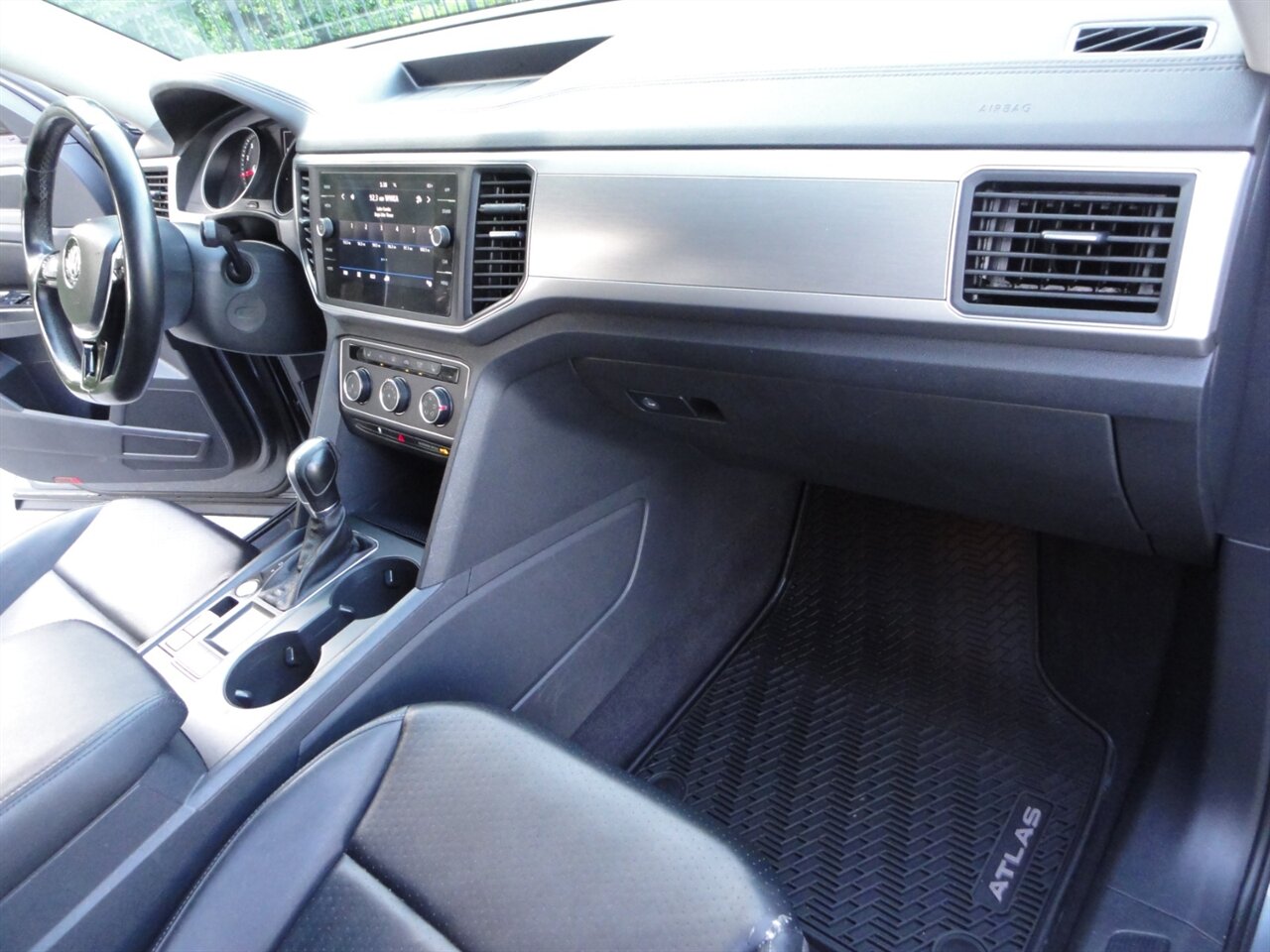 2018 Volkswagen Atlas V6 SE  Premium - Photo 43 - Deland, FL 32720