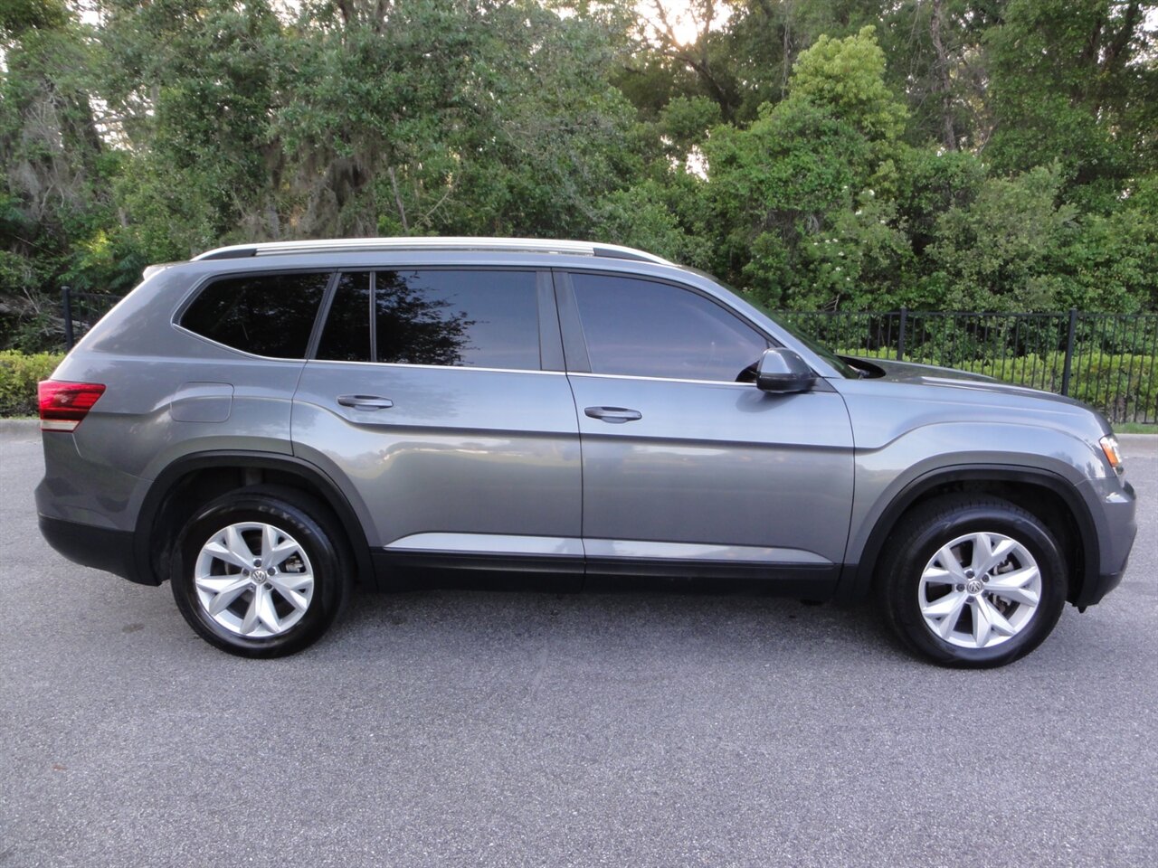 2018 Volkswagen Atlas V6 SE  Premium - Photo 15 - Deland, FL 32720