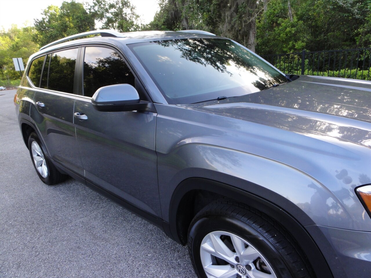 2018 Volkswagen Atlas V6 SE  Premium - Photo 8 - Deland, FL 32720