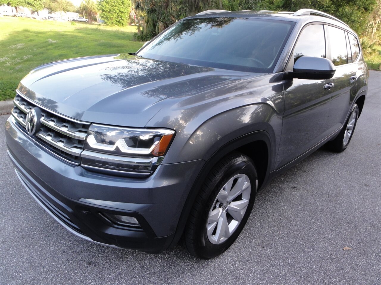 2018 Volkswagen Atlas V6 SE  Premium - Photo 2 - Deland, FL 32720