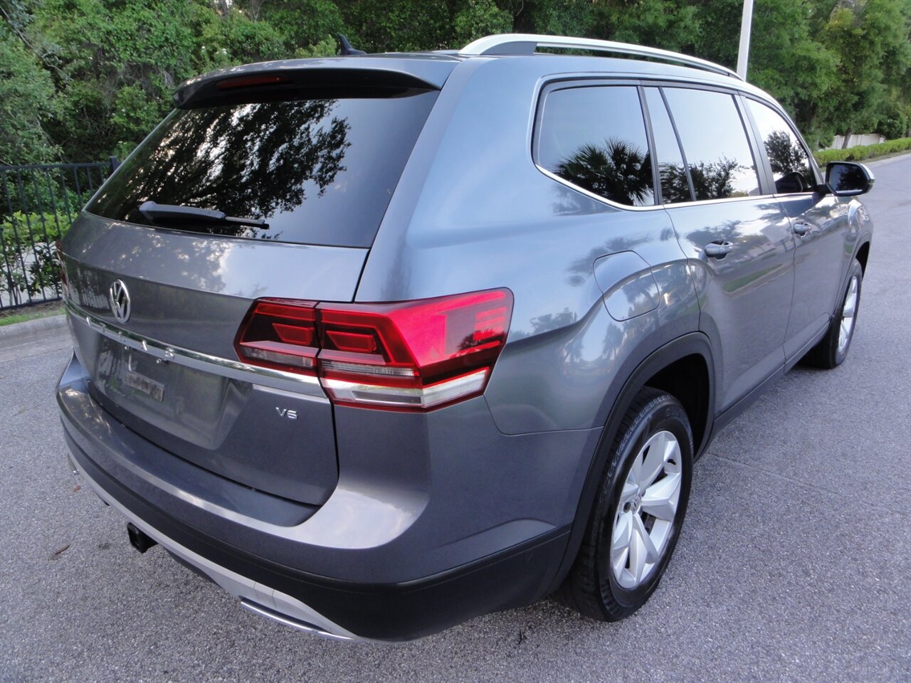 2018 Volkswagen Atlas V6 SE  Premium - Photo 3 - Deland, FL 32720