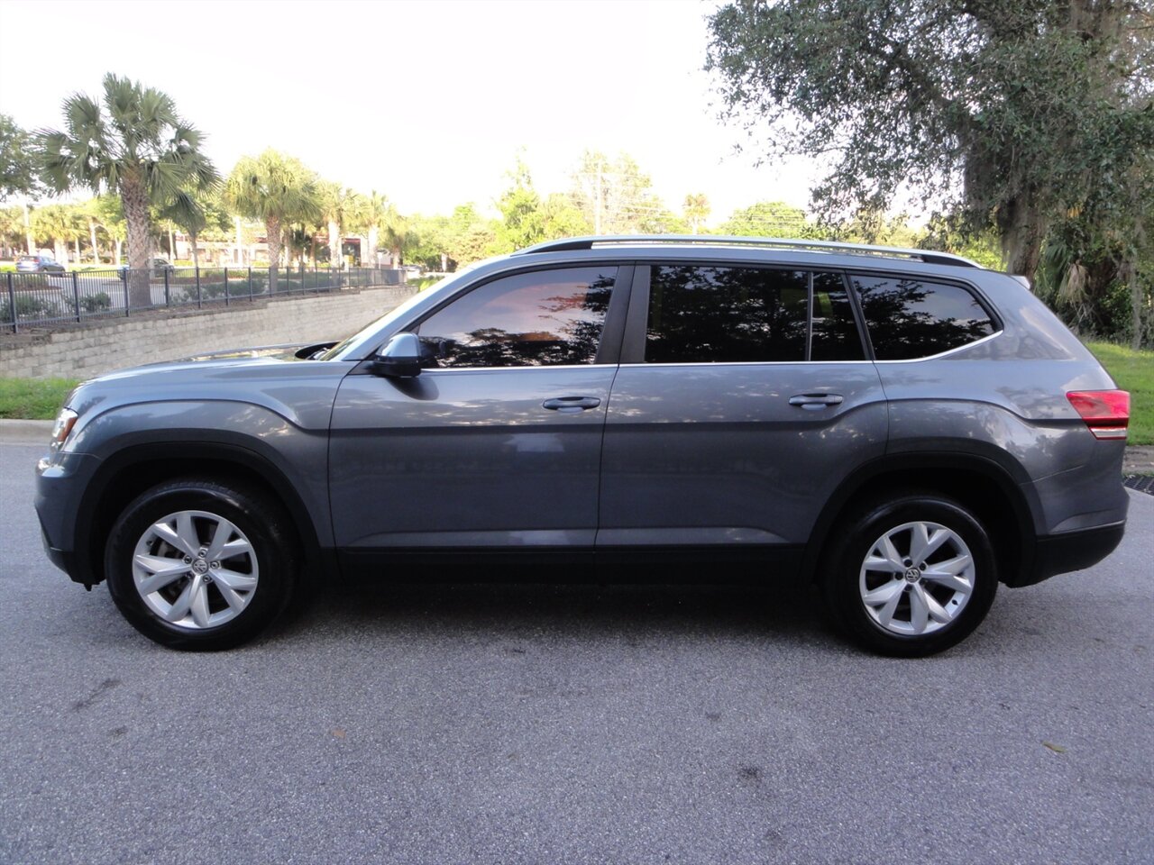 2018 Volkswagen Atlas V6 SE  Premium - Photo 16 - Deland, FL 32720