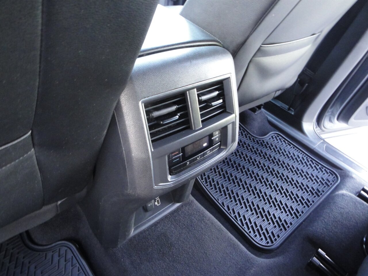 2018 Volkswagen Atlas V6 SE  Premium - Photo 35 - Deland, FL 32720