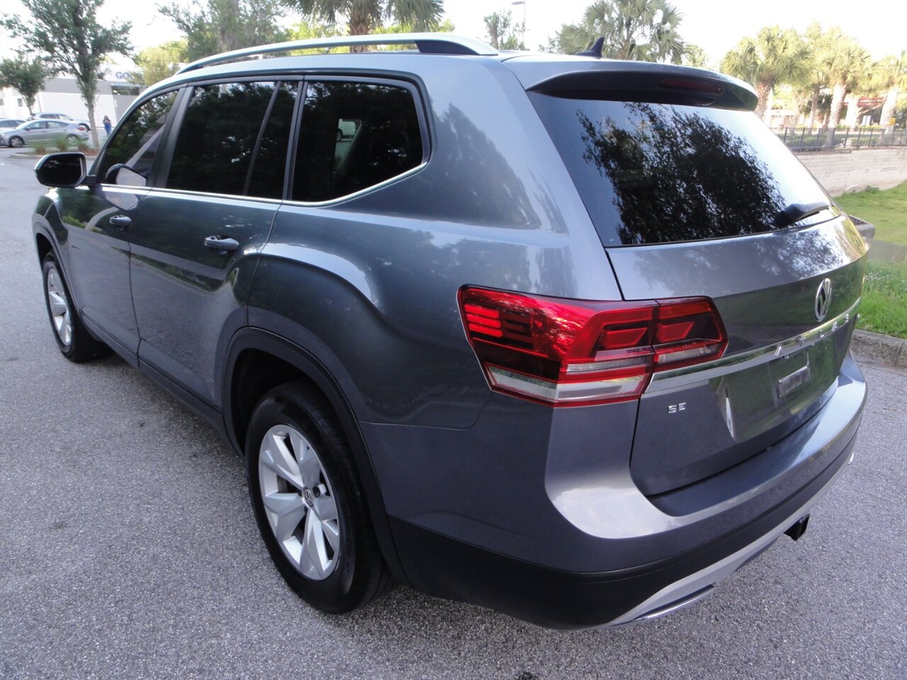2018 Volkswagen Atlas V6 SE  Premium - Photo 4 - Deland, FL 32720