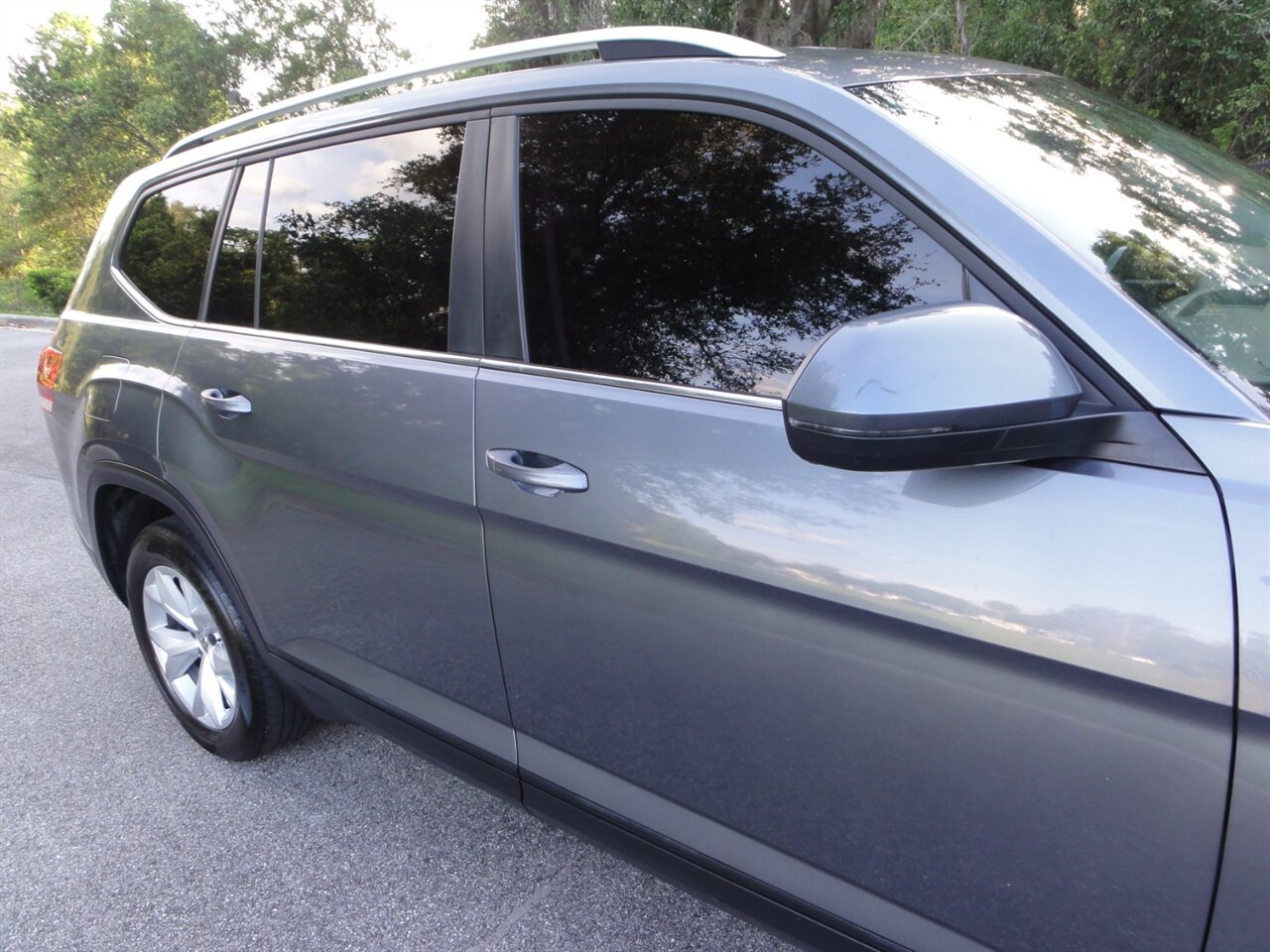 2018 Volkswagen Atlas V6 SE  Premium - Photo 10 - Deland, FL 32720