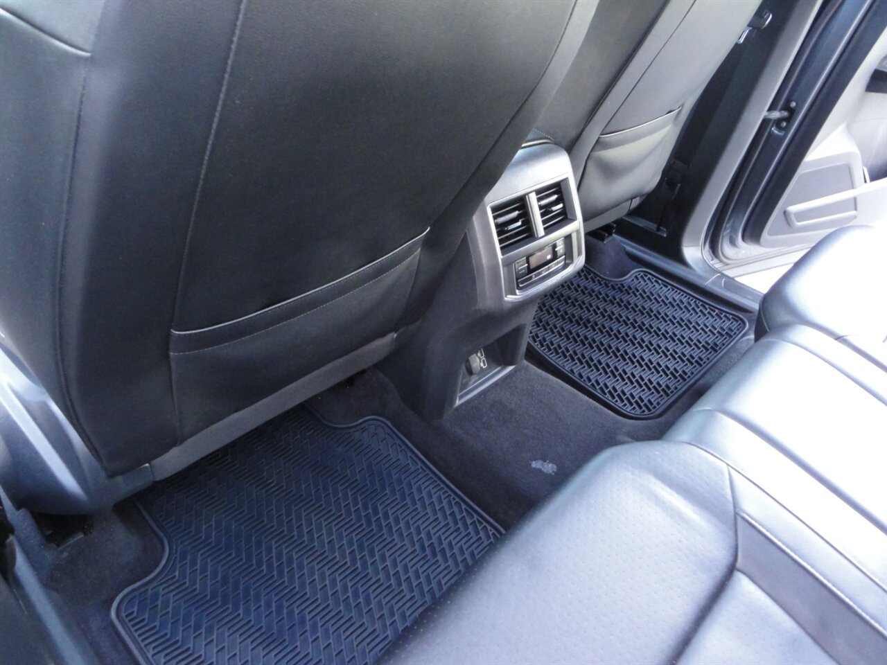 2018 Volkswagen Atlas V6 SE  Premium - Photo 34 - Deland, FL 32720