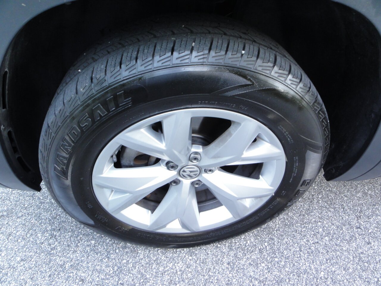 2018 Volkswagen Atlas V6 SE  Premium - Photo 24 - Deland, FL 32720