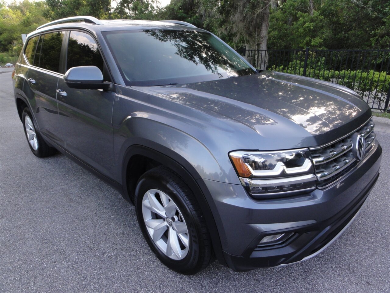 2018 Volkswagen Atlas V6 SE  Premium - Photo 1 - Deland, FL 32720