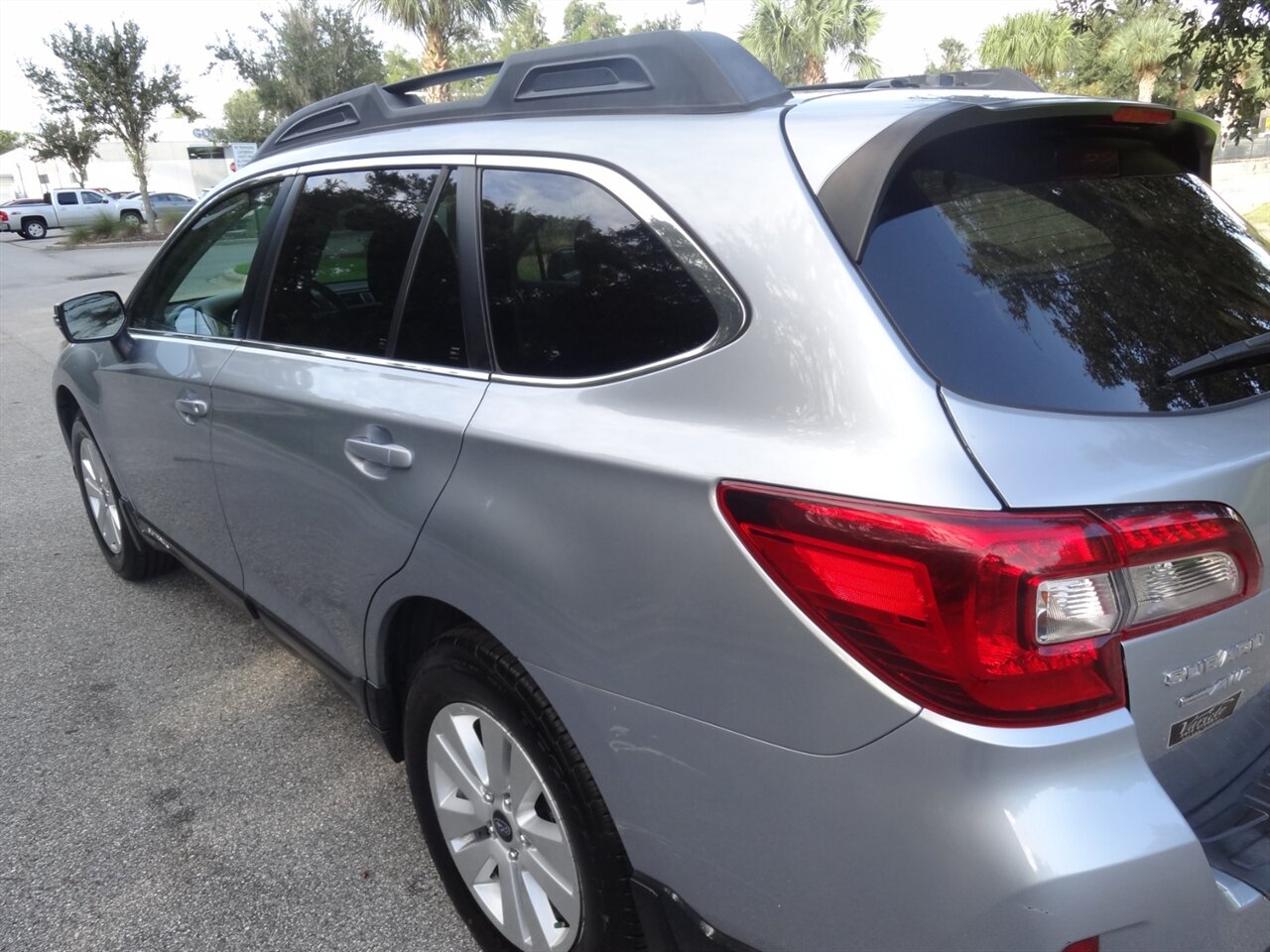 2015 Subaru Outback 2.5i Premium   - Photo 12 - Deland, FL 32720