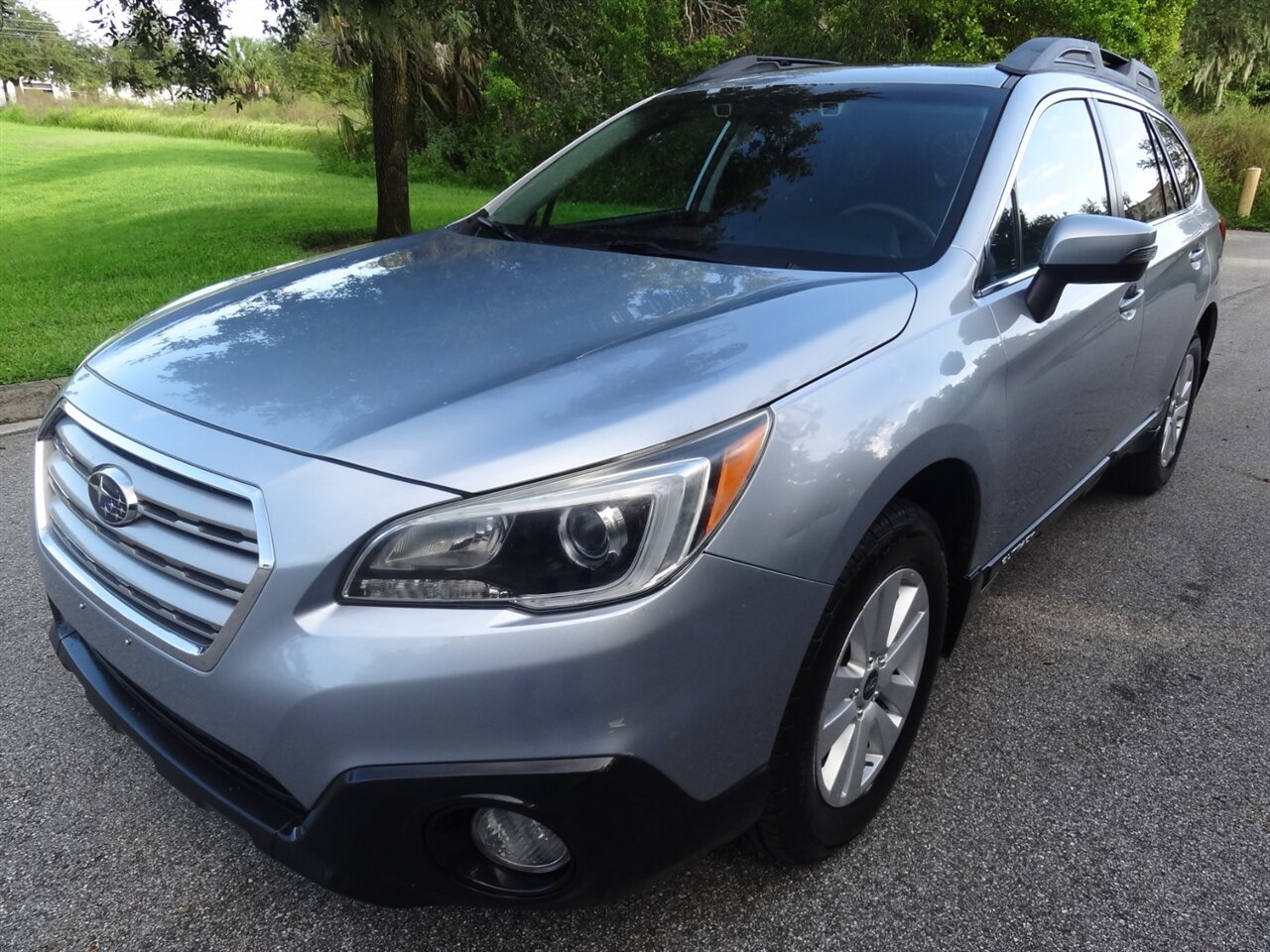 2015 Subaru Outback 2.5i Premium   - Photo 2 - Deland, FL 32720