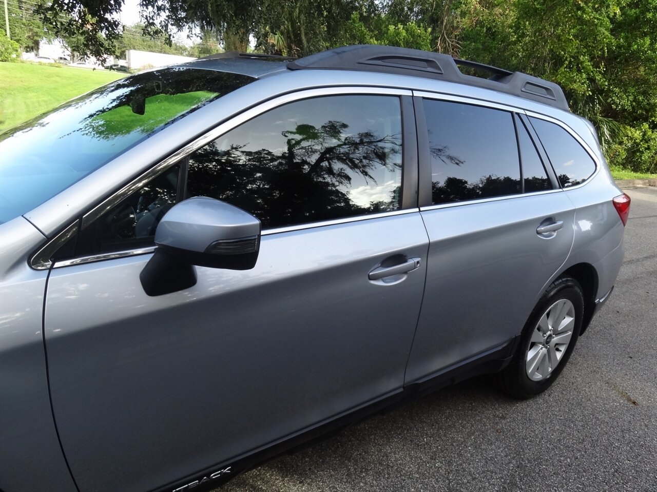 2015 Subaru Outback 2.5i Premium   - Photo 11 - Deland, FL 32720