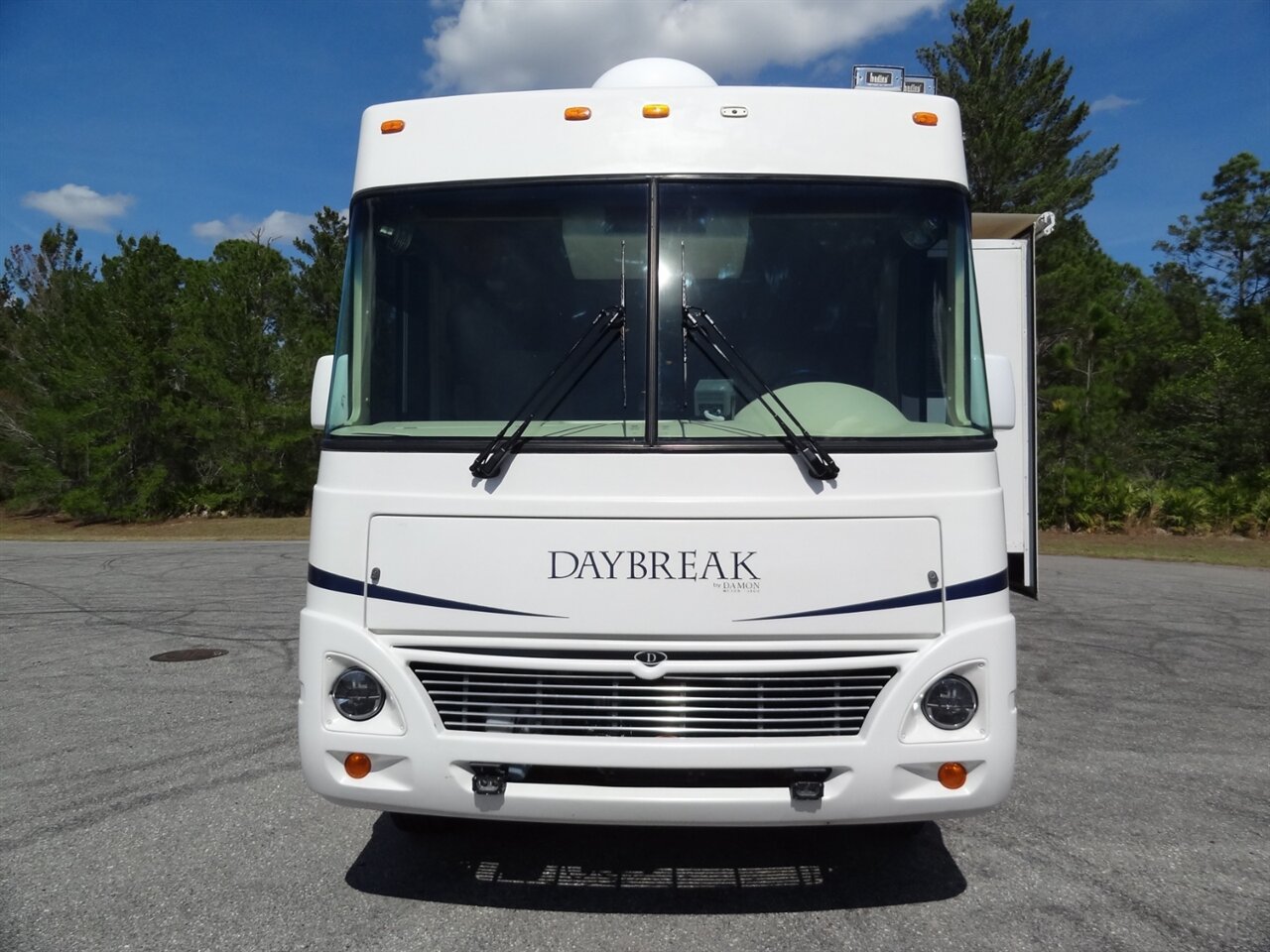 2005 Damon Day Break 3272  Class A - Photo 8 - Deland, FL 32720