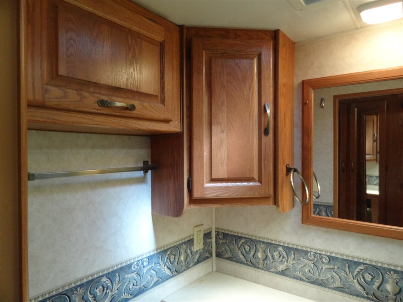 2005 Damon Day Break 3272  Class A - Photo 75 - Deland, FL 32720